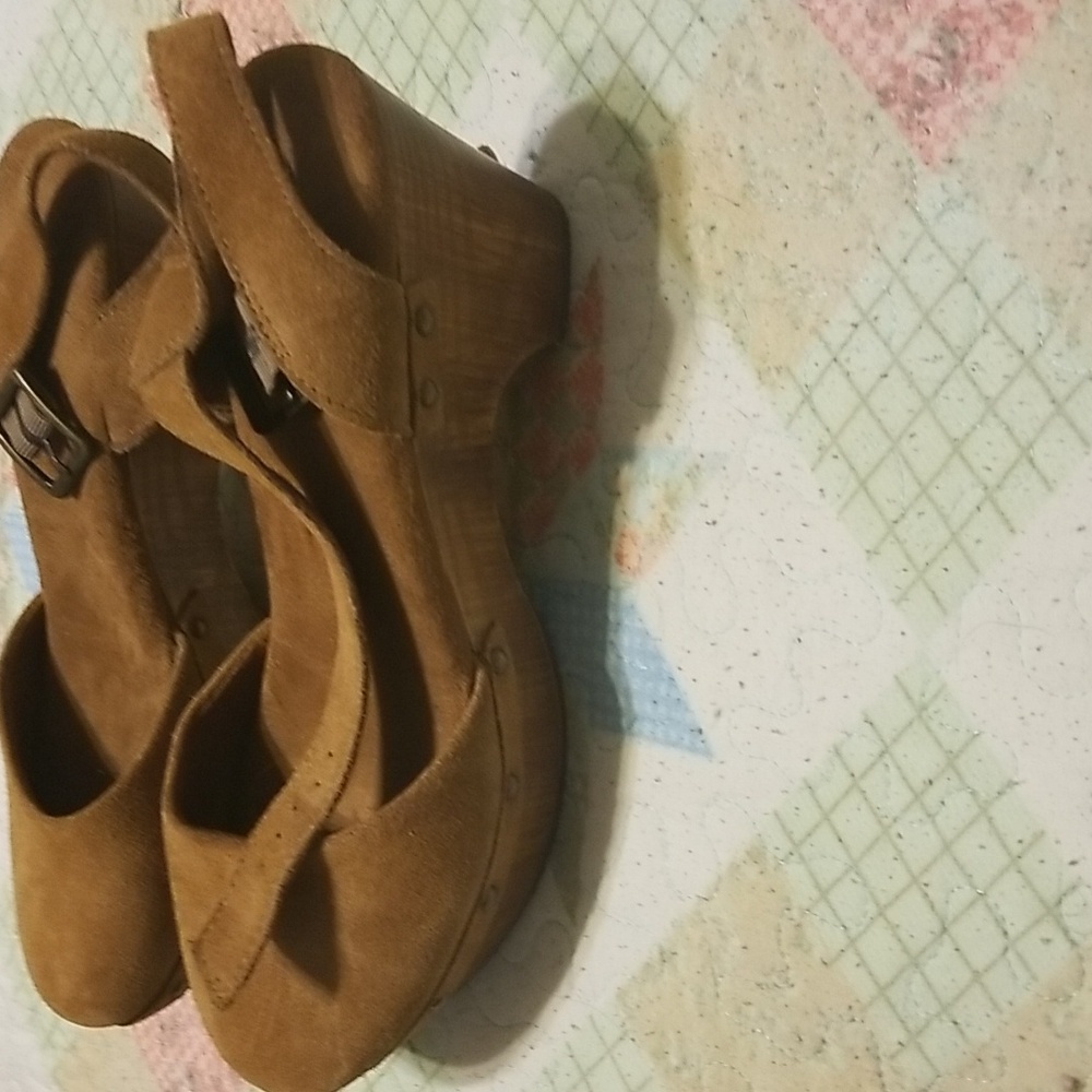 Sandals - Picture 2 of 4